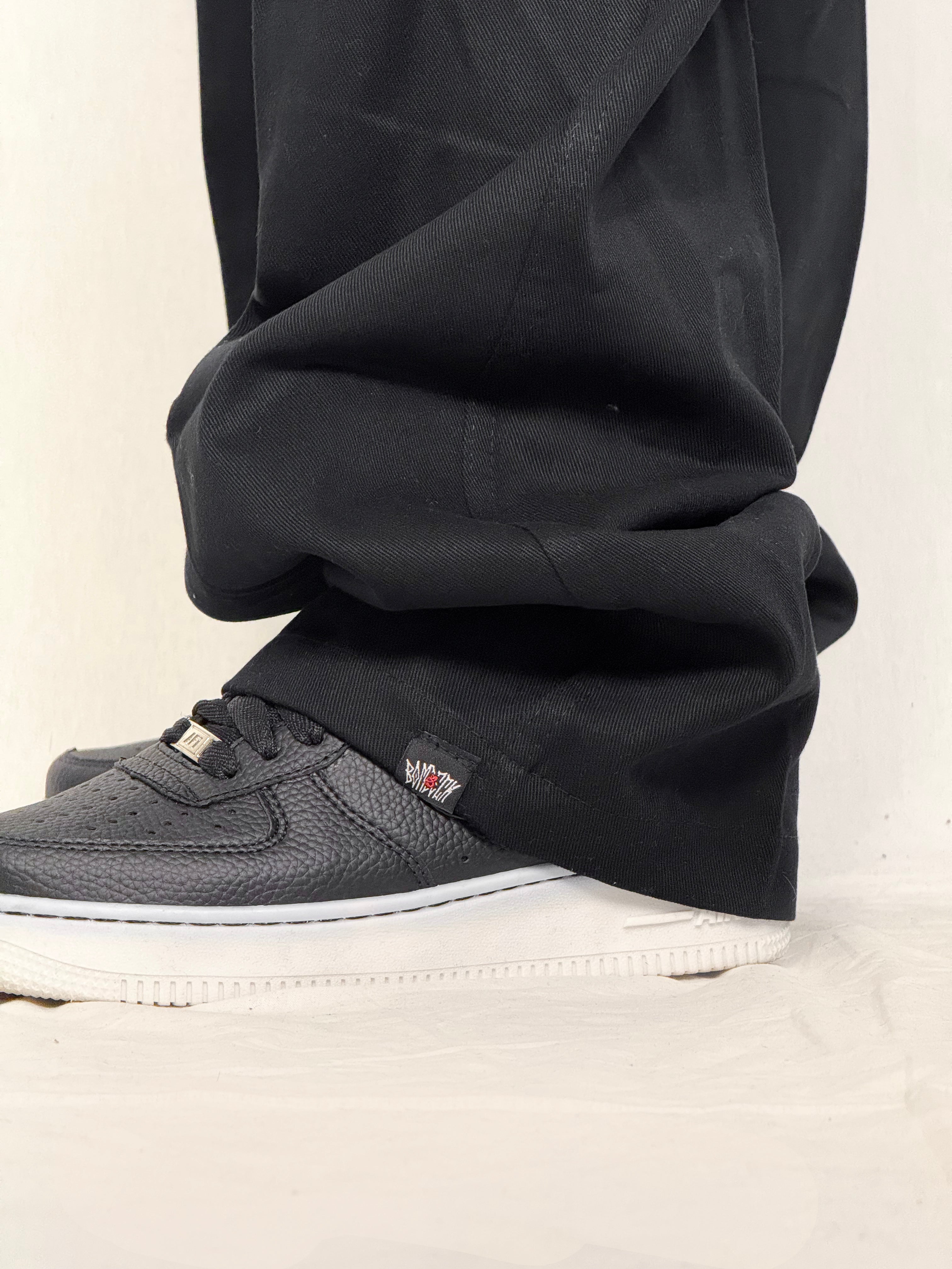CALÇA CARGO PRETA DE SARJA
