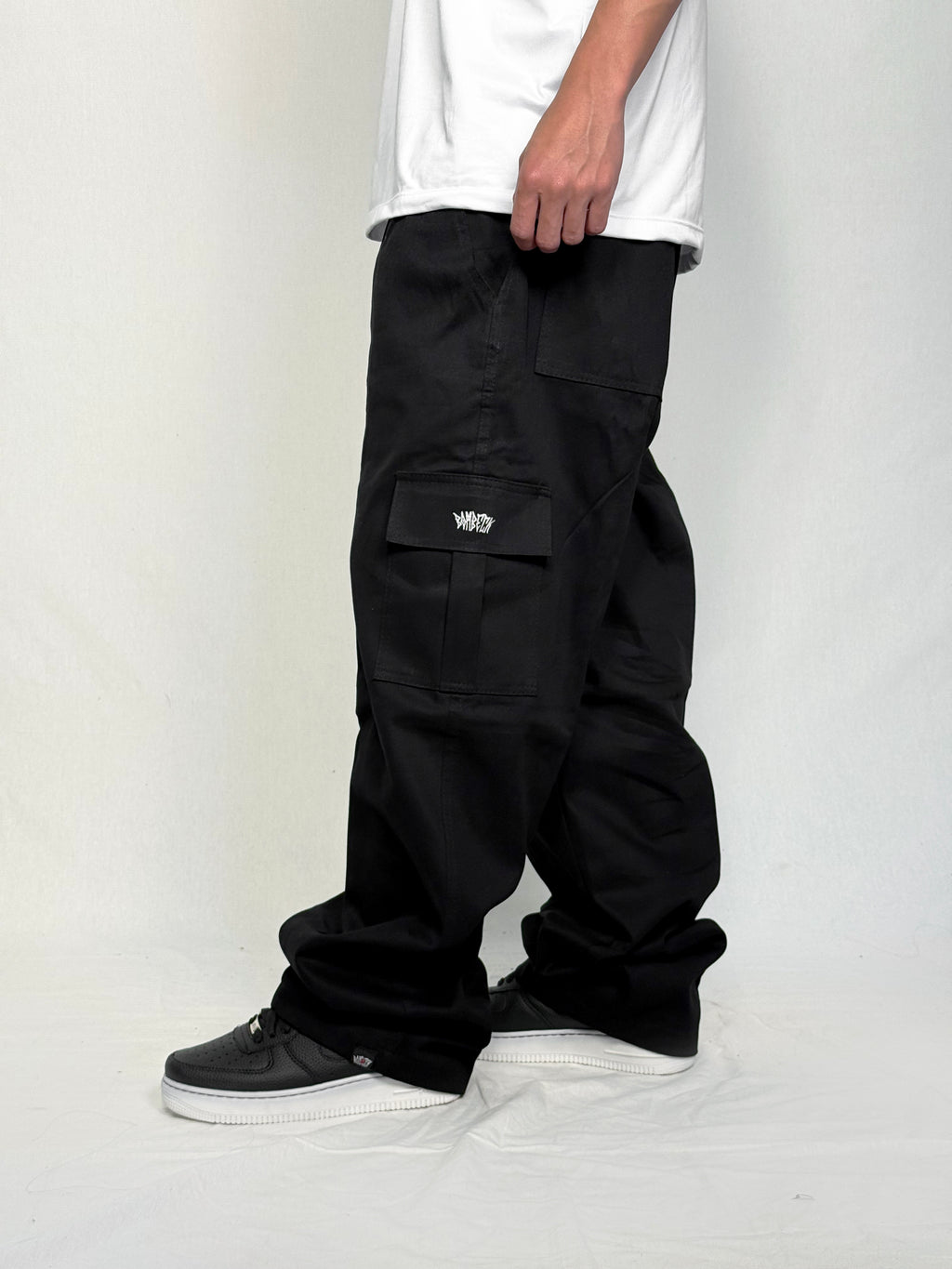 CALÇA CARGO PRETA DE SARJA