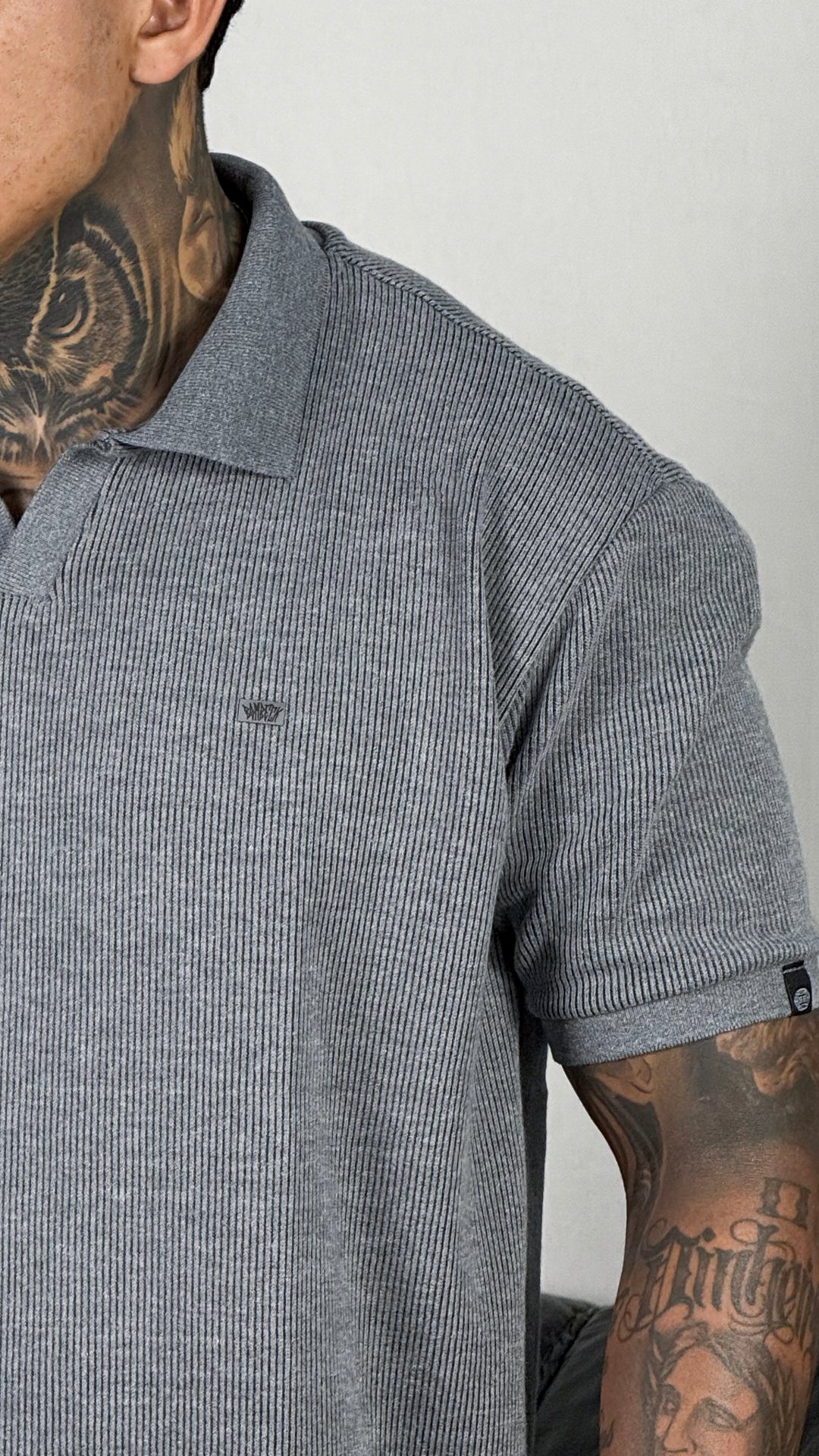 CAMISA POLO CANELADA CINZA