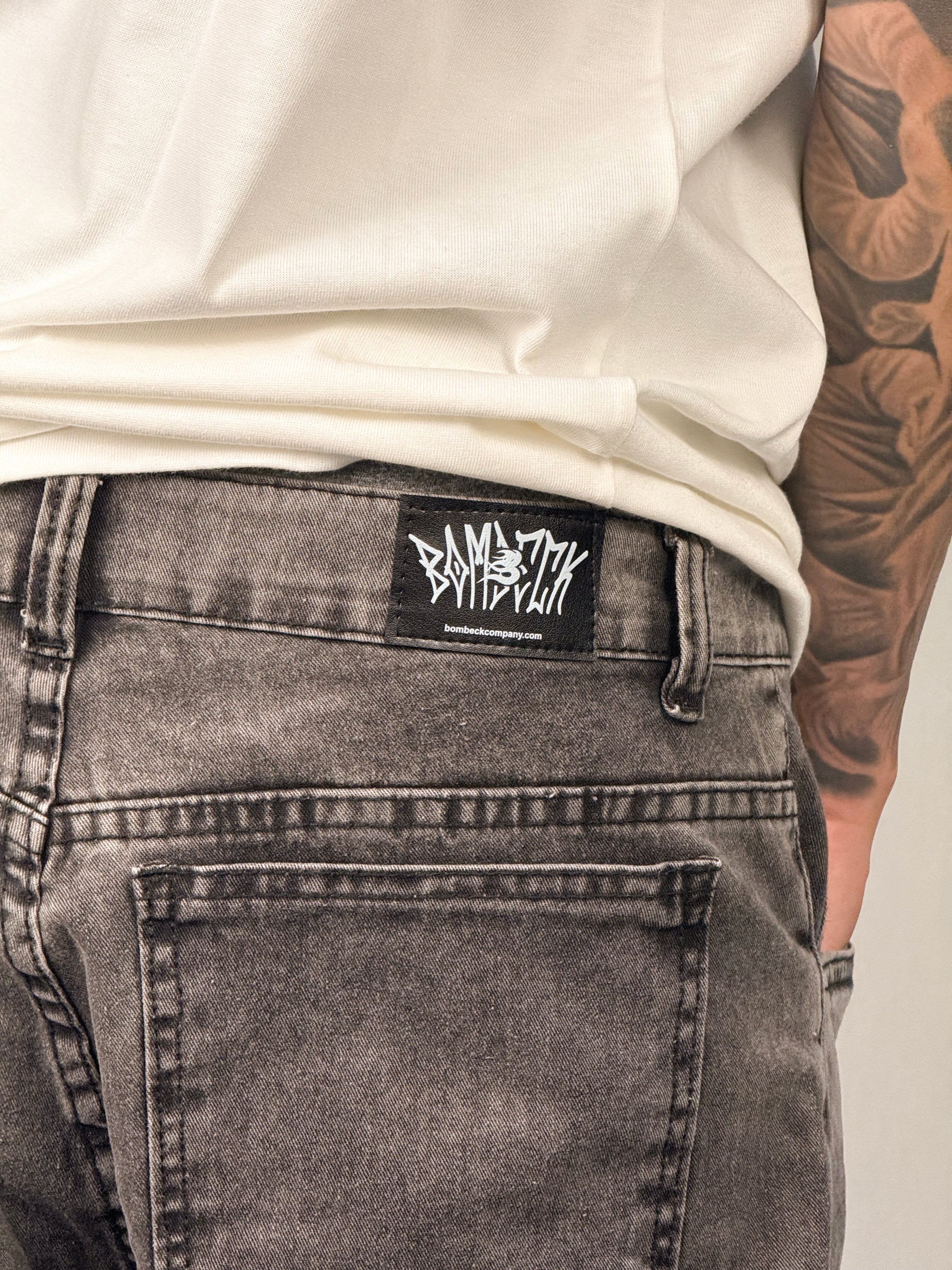 BERMUDA JEANS CINZA BOMBECK – Logo Bordado