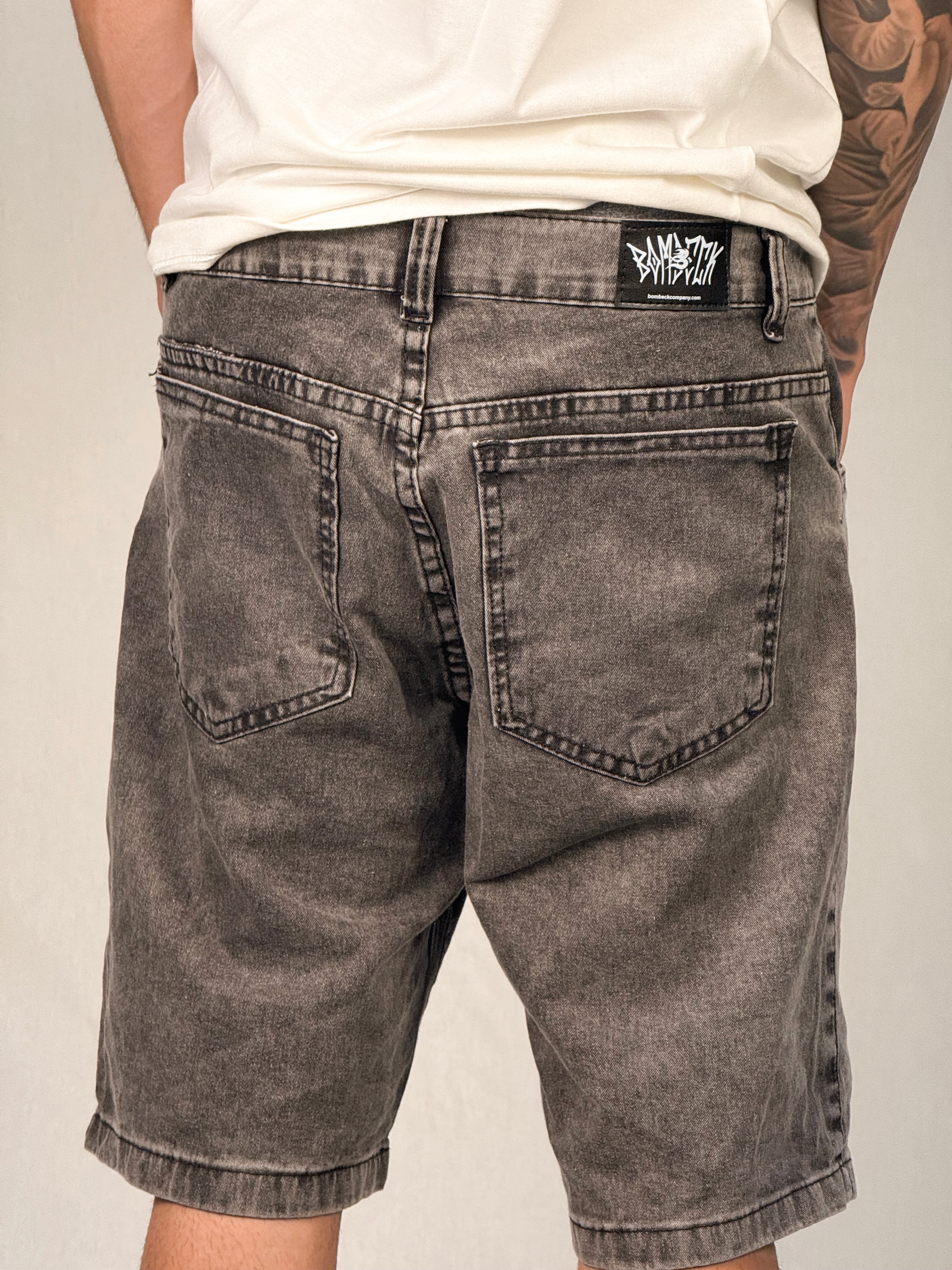 BERMUDA JEANS CINZA BOMBECK – Logo Bordado